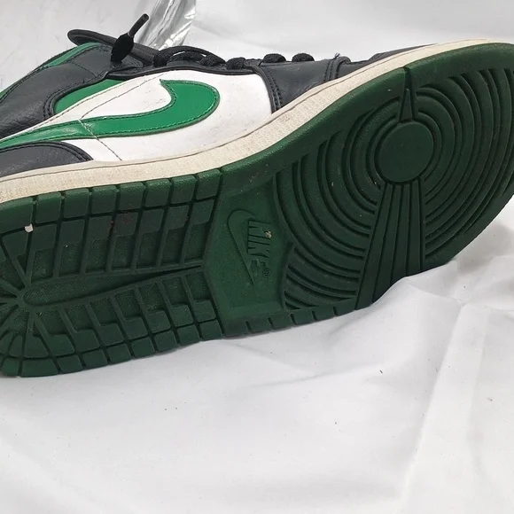 air Jordan 1 mid size 8.5 - Picture 6 of 8